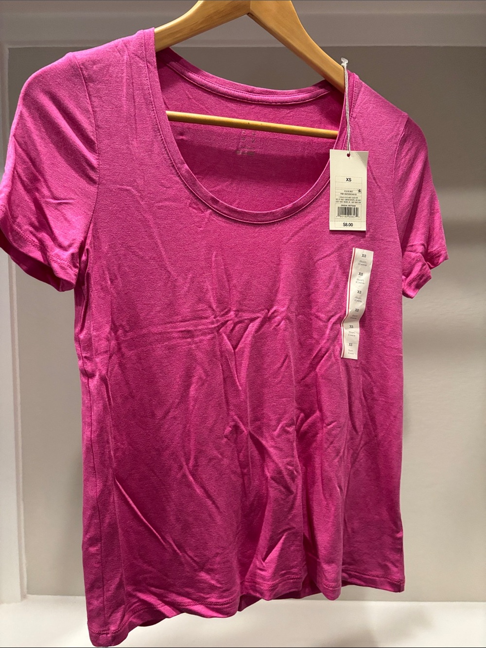 a new day Short Sleeve Scoop Neck Tee in Fuchsia Pink